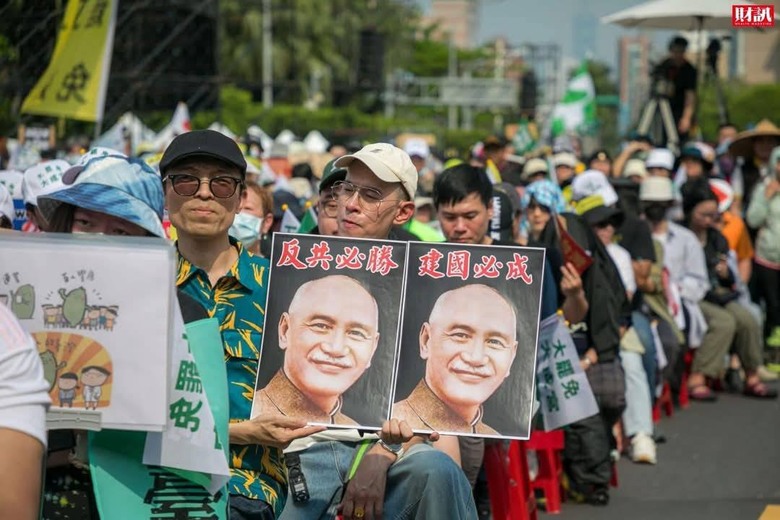 革命尚未成功，同志仍須努力！