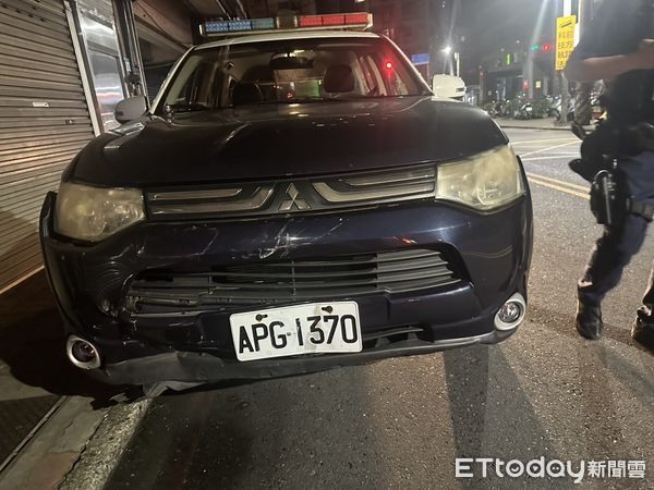 汐止男酒駕拒檢!街頭竄逃衝撞警車夾攻畫面曝…下場吞22萬罰單