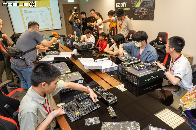 【活動體驗】Mobile01 x 微星 EZ DIY PC 組裝體驗會 體驗 DIY 組裝樂趣／液態氮超頻 還有專業小姐姐指導