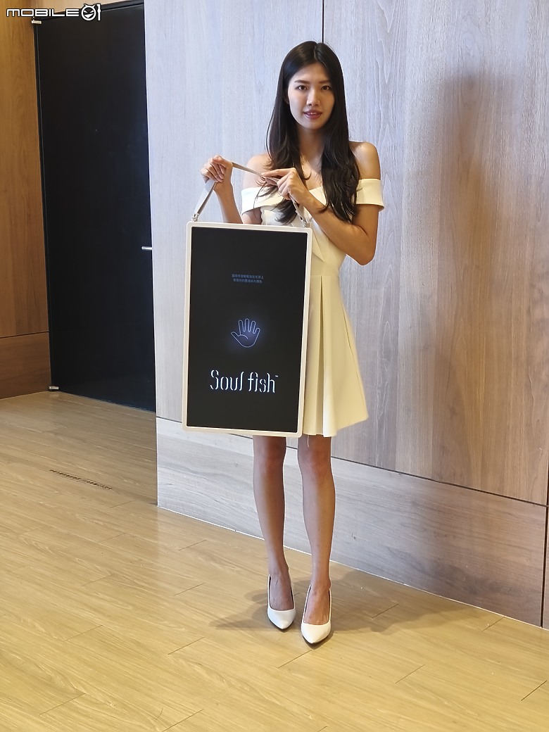 點我看大圖 【 體驗會實況 】LG 以透明面板 「SINGNATURE OLED T」旗艦機種領軍,展現顯示器產品未來的嶄新風貌!
