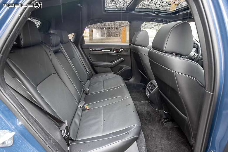 Honda 小改款 Civic e:HEV 試駕｜輕快好開又省油，均衡操控沒話說！