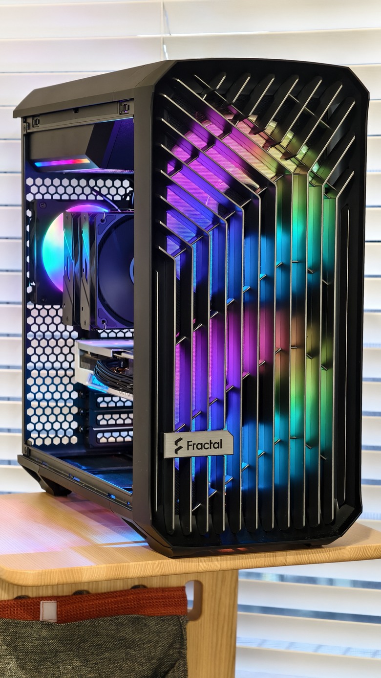 (舊殼開箱) 主打高風量的散熱布局，Fractal Design Torrent Compact & Nano開箱試用