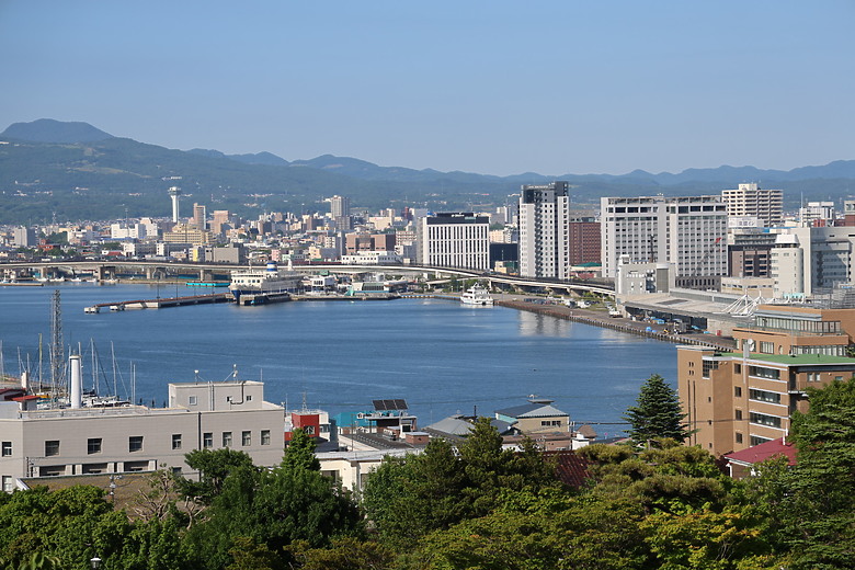 點我看大圖 夏日北海道自由行-函館篇(五稜郭/旬花/大黑屋/函館朝市/金森紅磚倉庫/小丑漢堡/八幡坂/元町/根室花丸/函館山)
