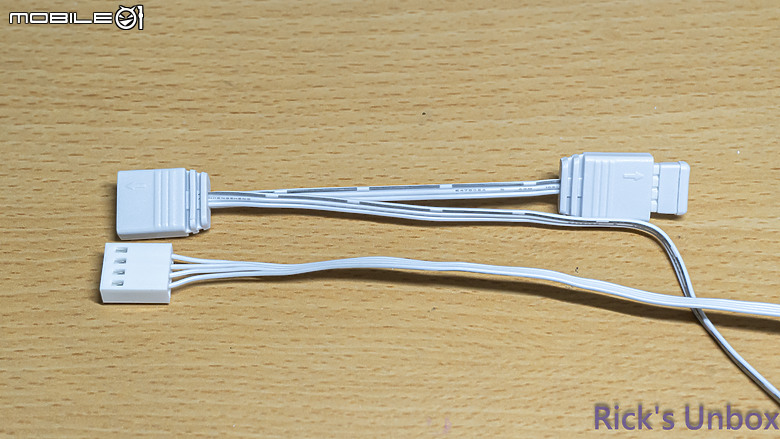 點我看大圖 【開箱】全漢首款一體式水冷 | FSP AE36 WHITE