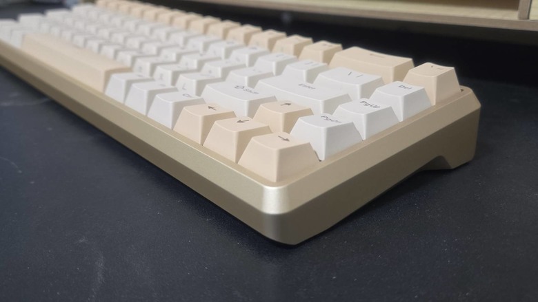 打GAME就用這把 Irocks K104H 65%磁軸鍵盤體驗心得