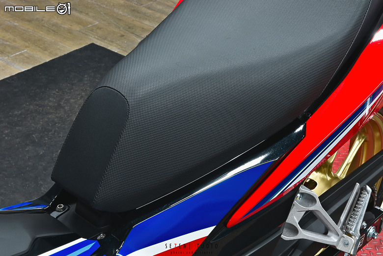 超簡易開箱HONDA外勞神車WINNER X V4 (堪稱新待轉區6速檔車小鋼炮)