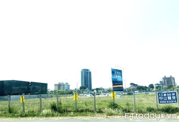 「開發早死、不開發等死」,停車位暴增凸顯養地風再起