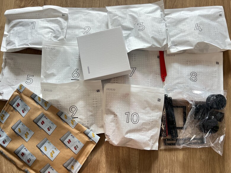 LEGO獻給賽車迷的禮物----- Technic 42207 Ferrari SF-24 開箱:極速藝術的機械寫實