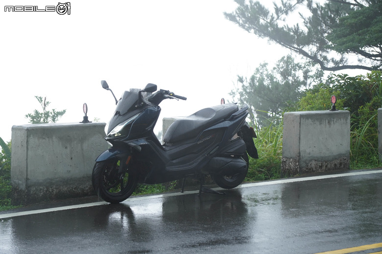 點我看大圖 KYMCO DOWNTOWN GT350 試乘|超乎預期的運動性、全方位黃牌大羊!
