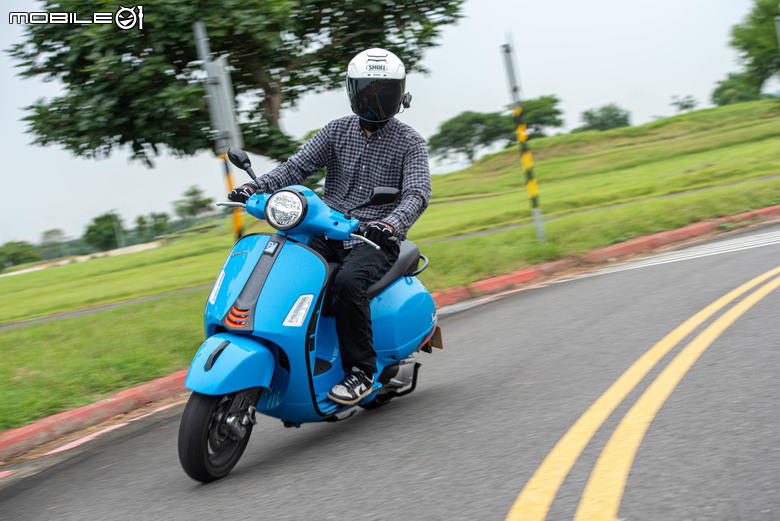Vespa GTS 300 Super Sport 從容穿梭 自在馳騁|老偉士的靈魂、新世代的進化!