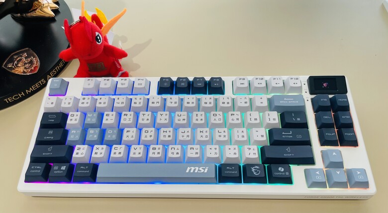 微星台中旗艦館 | 微星首把三模無線機械鍵盤FORGE GK600 TKL WIRELESS，獨家搶先看