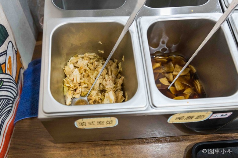 宜蘭羅東美食推薦-甩壹碗雲南米線專賣店，十幾種佐料任你加，老闆記憶裡的雲南米線就要這樣吃才好吃！！！
