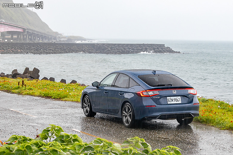 Honda 小改款 Civic e:HEV 試駕｜輕快好開又省油，均衡操控沒話說！