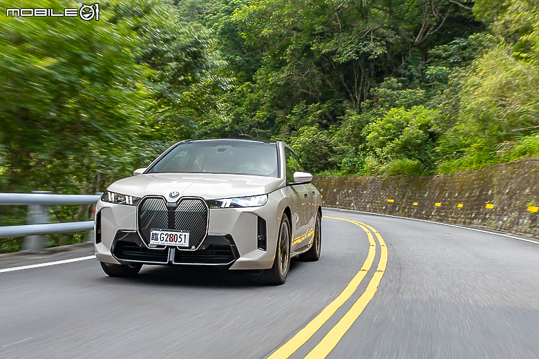 BMW 小改款 iX xDrive45 M Sport 試駕|霸氣更增、續航更長的純電旗艦!