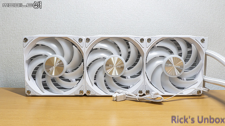 點我看大圖 【開箱】全漢首款一體式水冷 | FSP AE36 WHITE