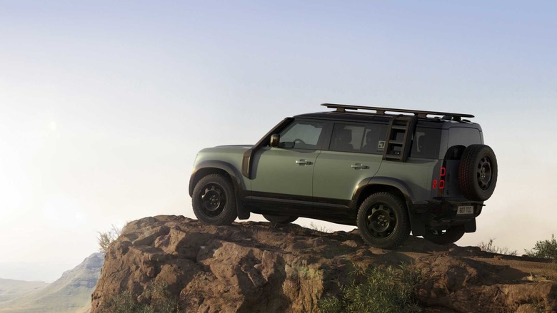 Defender Trophy Edition 限量登場