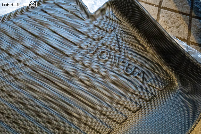 交車後才是入坑的開始！陳家小白 Model 3 的保險／隔熱紙選擇、還有 JOWUA 大全配件入手心得