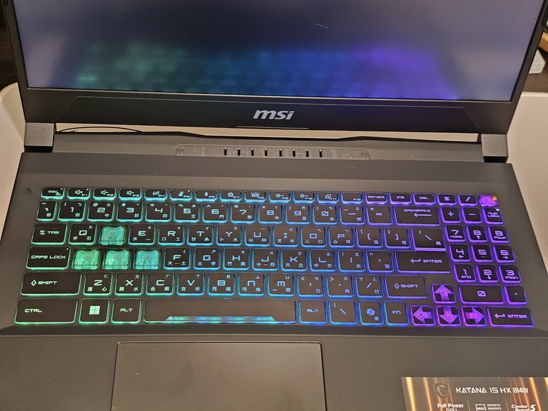 初嚐滿血5060威力~MSI Katana 15 HX