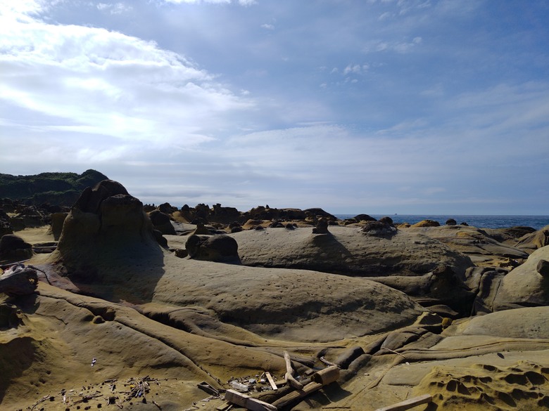 點我看大圖 【遊記】「大雞籠嶼」上的「地質秘境」,原來是「季節限定」的,阿拉寶灣 (和平島地質公園) - 大漠國渡