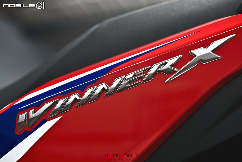 超簡易開箱HONDA外勞神車WINNER X V4 (堪稱新待轉區6速檔車小鋼炮)