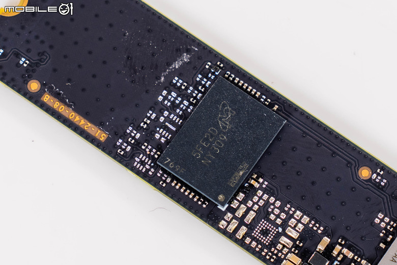 美光 Crucial P510 固態硬碟開箱實測 以 7 奈米控制器實現 PCIe Gen 5 低溫表現