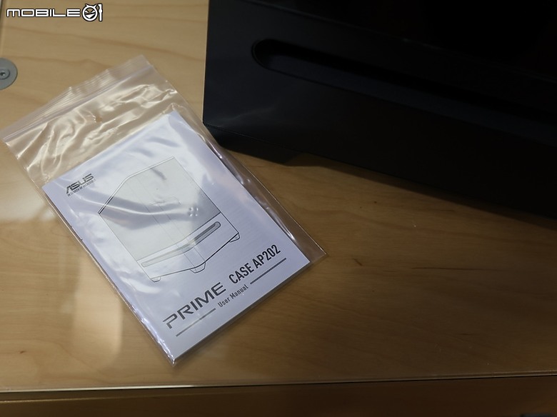 點我看大圖 創新L懸浮式進氣弧形玻璃 ASUS 華碩 Prime AP202 開箱