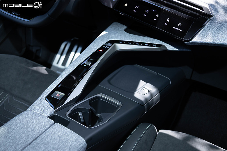 Peugeot 3008 大改款試駕｜降價更超值，以全新油電動力強勢挑戰中型休旅市場！