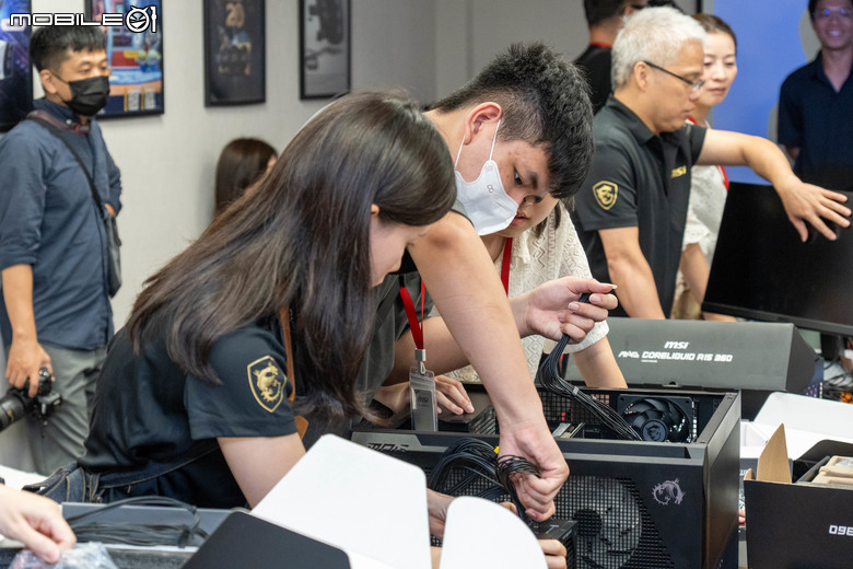 【活動體驗】Mobile01 x 微星 EZ DIY PC 組裝體驗會 體驗 DIY 組裝樂趣／液態氮超頻 還有專業小姐姐指導