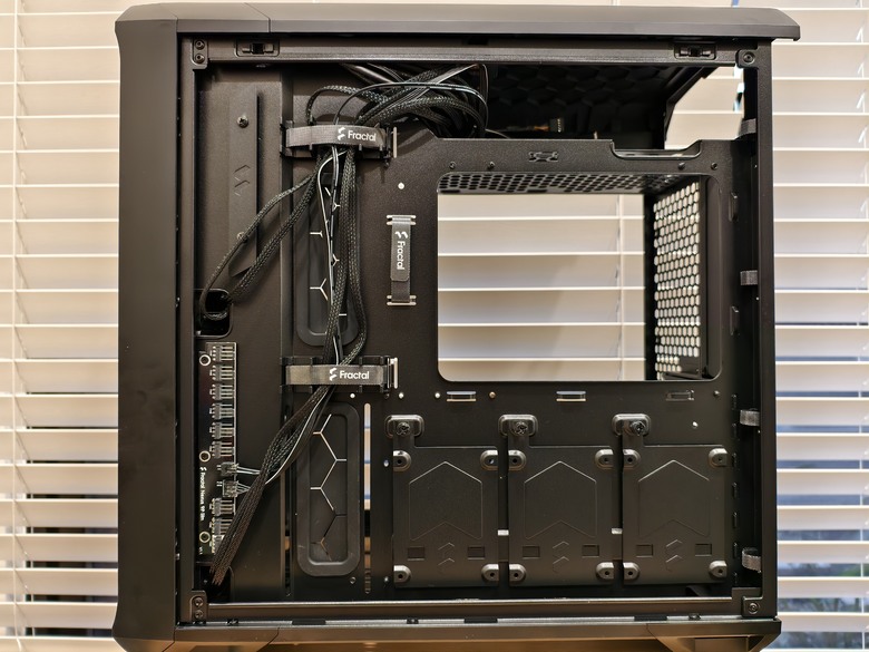 (舊殼開箱) 主打高風量的散熱布局，Fractal Design Torrent Compact & Nano開箱試用