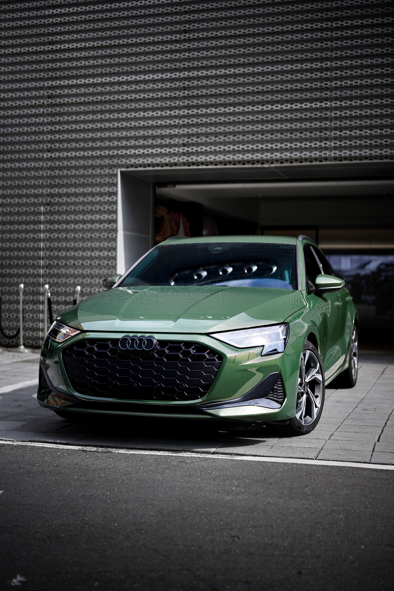 交車照片分享｜A3 Sportback 35 TFSI advanced｜金屬軍裝綠 District Green M4