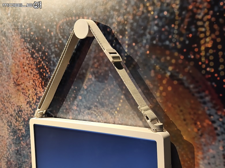 點我看大圖 【 體驗會實況 】LG 以透明面板 「SINGNATURE OLED T」旗艦機種領軍,展現顯示器產品未來的嶄新風貌!