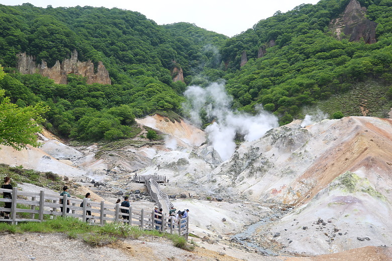 點我看大圖 夏日北海道自由行-洞爺+支笏湖篇(筒倉展望台/有珠山/遊覽船/夏日花火/登別地獄谷/支笏湖/Soul Store湯咖哩)