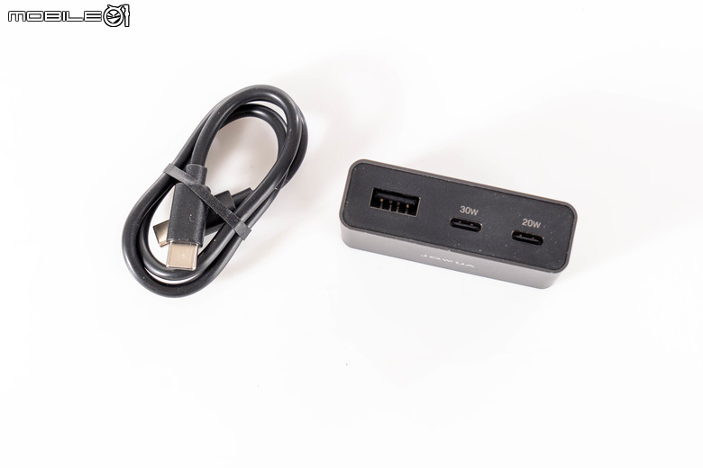 交車後才是入坑的開始！陳家小白 Model 3 的保險／隔熱紙選擇、還有 JOWUA 大全配件入手心得