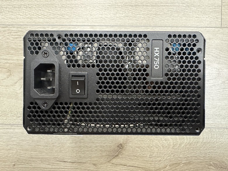 [開箱] Corsair HX750 Platinum