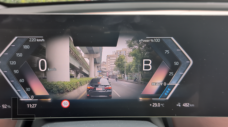 點我看大圖 不只拉皮,更是煥新!BMW iX 2025 改款試駕,700公里續航達成!
