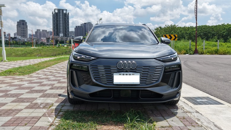 Q6 e-tron quattro S-line w/ Daytona Grey
