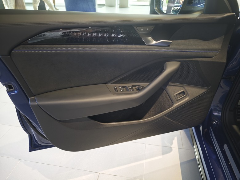 試乘VW Passat Variant 330TSI R-Line的心得分享(含All New Tiguan 330靜態賞車）