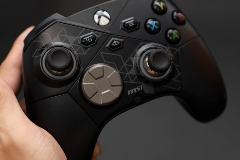 點我看大圖 MSI FORCE PRO WIRELESS 電競搖桿開箱評測 | 三段式霍爾效應觸發、48hrs 超強自定義長效沈浸體驗