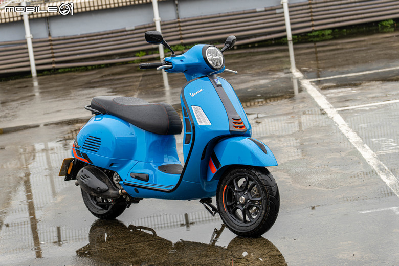 點我看大圖 Vespa GTS 300 Super Sport 從容穿梭 自在馳騁|老偉士的靈魂、新世代的進化!