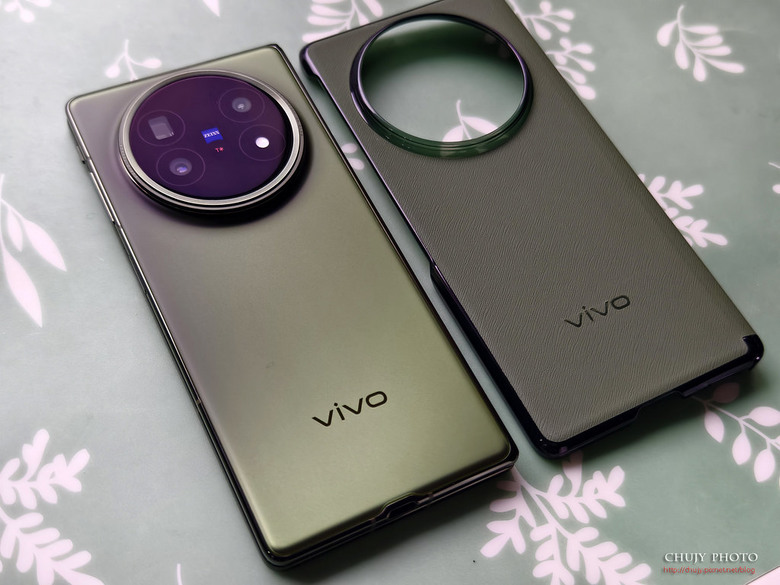 (chujy) vivo X Fold5 開箱體驗:輕薄大螢幕摺疊旗艦的全方位進化