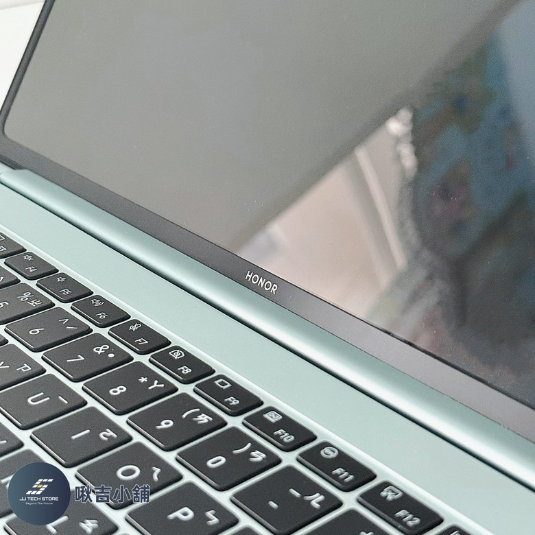 開箱&分享 荣耀Honor MagicBook Pro 14（2025） 🖥️(全實拍及開箱影片)