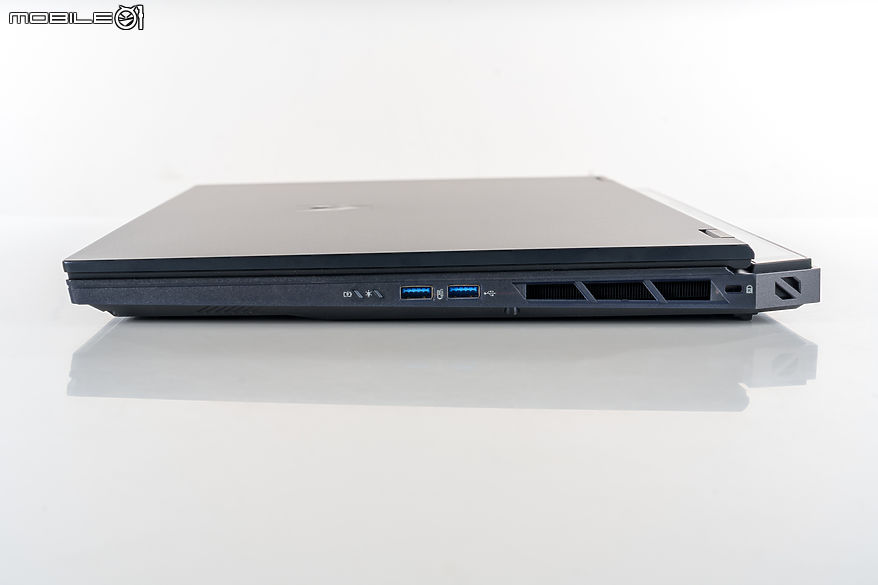 Acer Predator Helios 18 AI 測試報告｜旗艦掠奪者滿血回歸