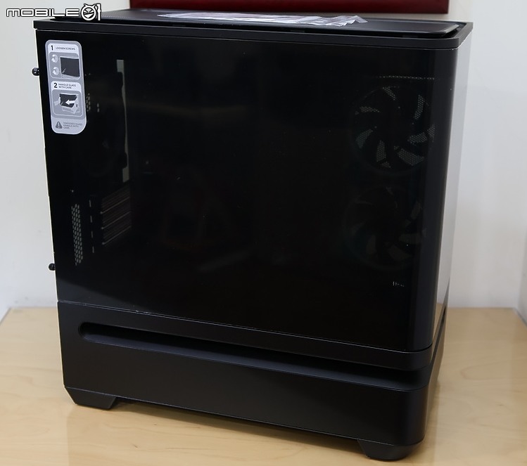點我看大圖 創新L懸浮式進氣弧形玻璃 ASUS 華碩 Prime AP202 開箱