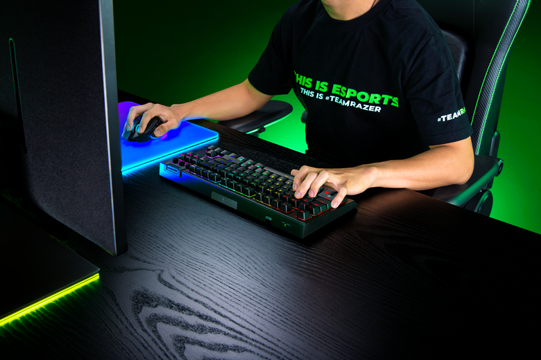 Razer 推出可客製化新款無線鍵盤 BlackWidow V4 TKL HyperSpeed 支援熱插拔軸體讓玩家打造專屬手感