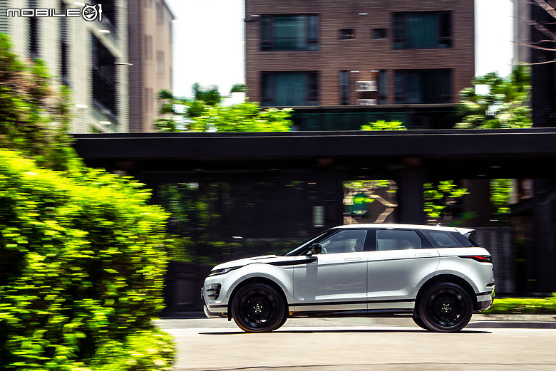 Range Rover Evoque 新年式試駕|新增「都會魅影版」,黑化套裝一次奉上!