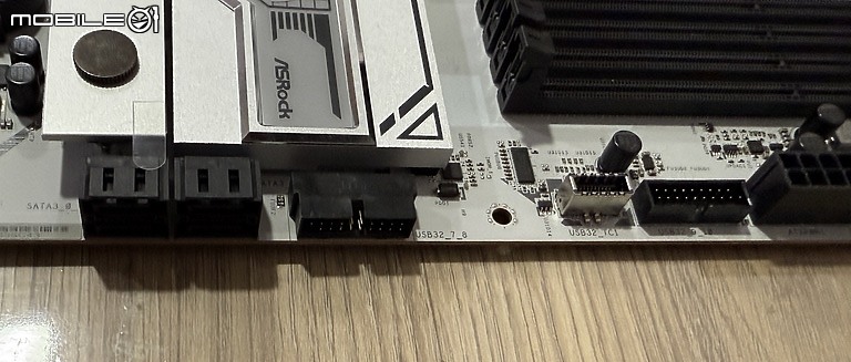 點我看大圖 萬元新選 ASRock Z890 Steel Legend WiFi銀白色PCB