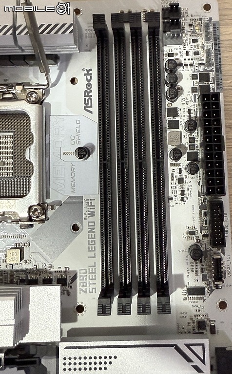 點我看大圖 萬元新選 ASRock Z890 Steel Legend WiFi銀白色PCB
