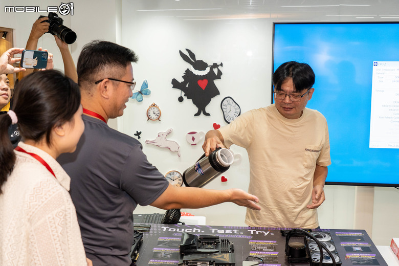 【活動體驗】Mobile01 x 微星 EZ DIY PC 組裝體驗會 體驗 DIY 組裝樂趣／液態氮超頻 還有專業小姐姐指導