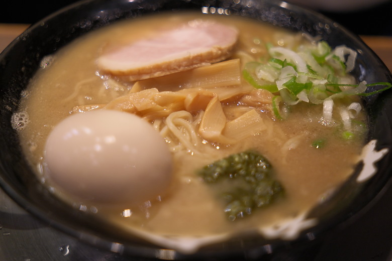 點我看大圖 Sigma 17-40mm f/1.8 DC Art 評測報告|我獨自升級、重塑 APS-C 變焦神鏡 ft. X-M5