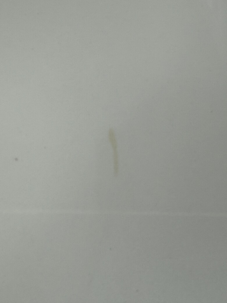 汽車引擎蓋沾到不明液體